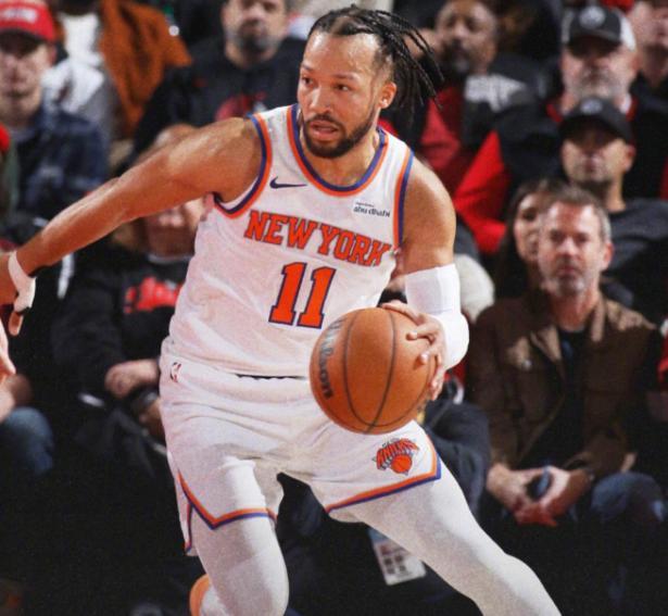 反恐精英全球攻势-铁人连战600场现役第1！布伦森20+4+5，尼克斯54分血洗篮网